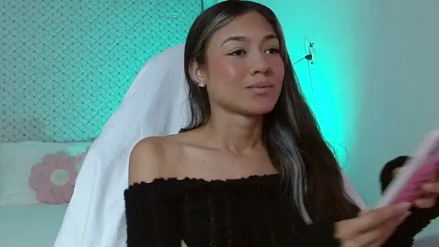 hantonella  online show from April 6, 2026, 3:35 pm