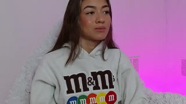 hantonella  online show from November 26, 2025, 1:22 pm