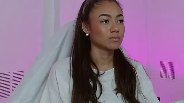 hantonella  online show from November 21, 2025, 3:11 pm