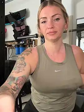 MaggieMayI89 online show from June 26, 2026, 5:41 pm