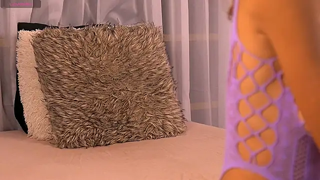 CynthiaWest online show from September 9, 2025, 3:05 am