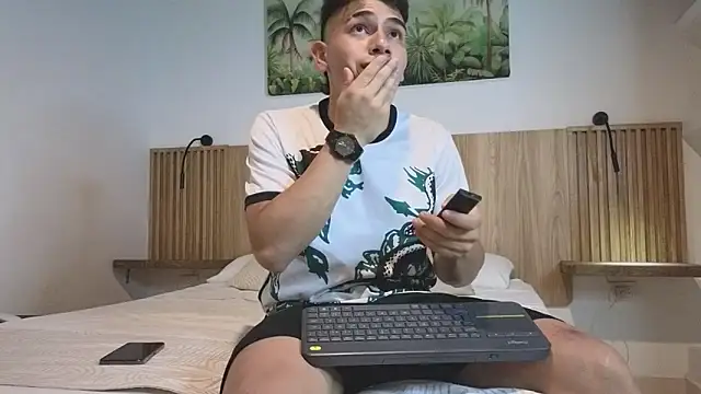 andrew rose  online show from October 20, 2025, 10:32 pm