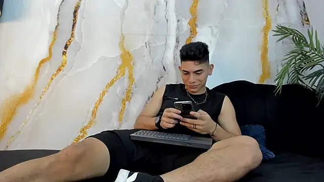 andrew rose  online show from October 4, 2025, 3:24 pm