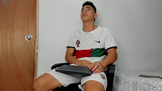 andrew rose  online show from November 26, 2025, 2:50 pm