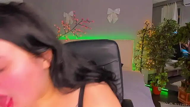 Snapshot of MonaSteele chatting on January 15, 2026, 1:25 pm MonaSteele online show from January 15, 2026, 1:25 pm