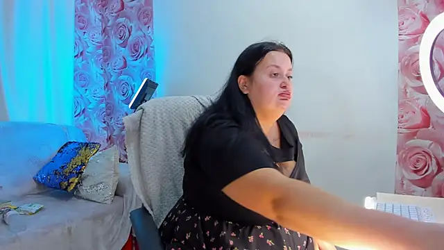 MonaSteele online show from September 12, 2025, 5:07 am