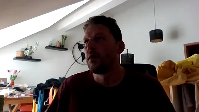 Snapshot of BennyLommy chatting on August 5, 2026, 2:44 pm BennyLommy online show from August 5, 2026, 2:44 pm