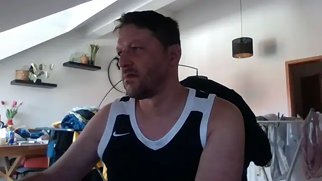 Snapshot of BennyLommy chatting on August 8, 2026, 8:43 am BennyLommy online show from August 8, 2026, 8:43 am