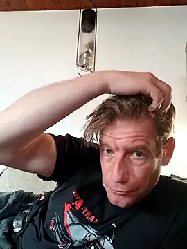 Snapshot of MArciQuarky chatting on February 18, 2025, 3:31 pm MArciQuarky online show from February 18, 2025, 3:31 pm