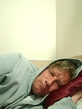 Snapshot of MArciQuarky chatting on September 14, 2025, 6:52 pm MArciQuarky online show from September 14, 2025, 6:52 pm