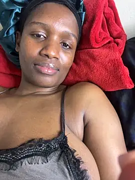 Snapshot of Kinkyy_ chatting on October 19, 2025, 10:23 pm Kinkyy online show from October 19, 2025, 10:23 pm