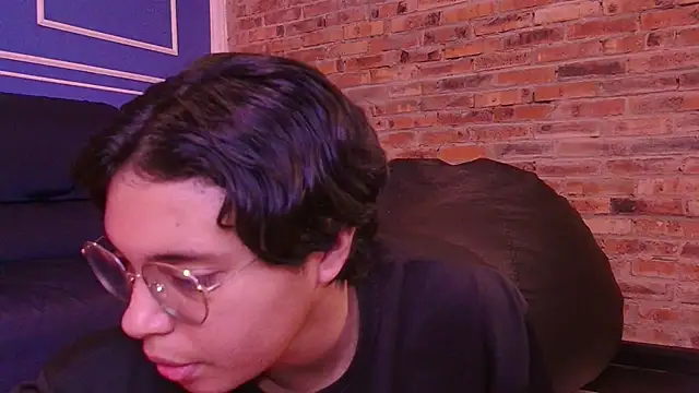 Emmapark  online show from November 9, 2025, 2:43 pm