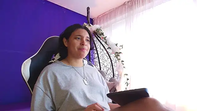 Emmapark  online show from February 15, 2026, 3:11 pm