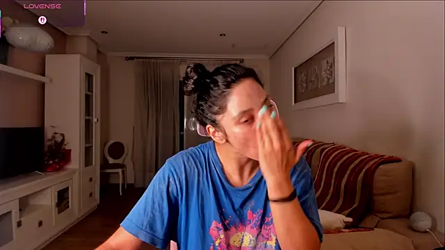 bella apont online show from September 11, 2025, 8:20 pm