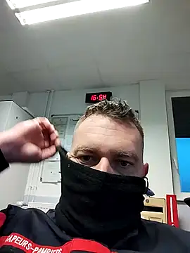 Snapshot of Au_plaisir_des_femmes chatting on November 25, 2025, 3:56 pm Au plaisir des femmes online show from November 25, 2025, 3:56 pm