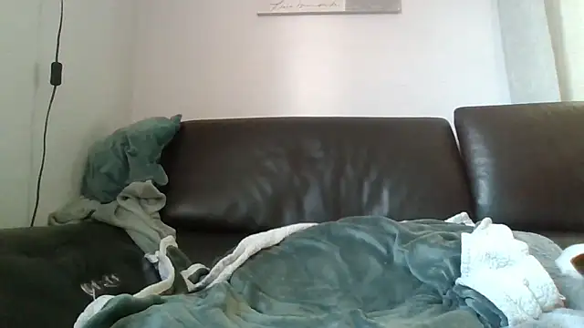 Snapshot of Au_plaisir_des_femmes chatting on October 21, 2025, 6:46 am Au plaisir des femmes online show from October 21, 2025, 6:46 am