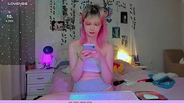 Snapshot of Neko_kitsune1 chatting on December 3, 2024, 4:55 pm Neko kitsune1 online show from December 3, 2024, 4:55 pm