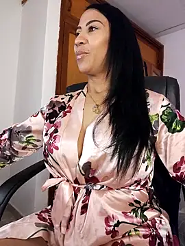 Snapshot of Charlotte_Bayron chatting on February 3, 2026, 12:43 am Charlotte Bayron online show from February 3, 2026, 12:43 am