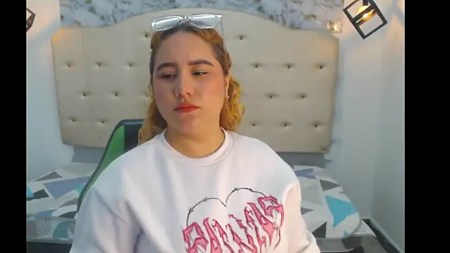 Snapshot of Kathiasaints chatting on March 17, 2026, 10:24 pm Kathiasaints online show from March 17, 2026, 10:24 pm