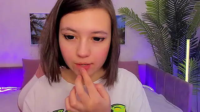 Snapshot of Lina_Brownie chatting on March 14, 2025, 5:27 am Lina Brownie online show from March 14, 2025, 5:27 am