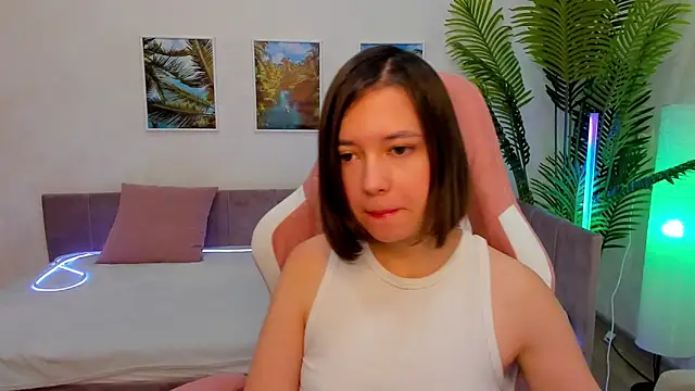 Snapshot of Lina_Brownie chatting on February 4, 2025, 2:17 am Lina Brownie online show from February 4, 2025, 2:17 am