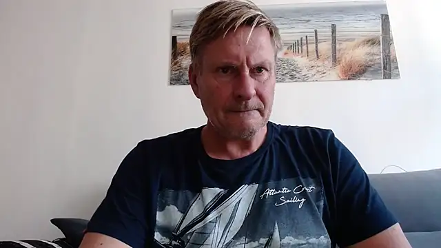 Snapshot of johnnym1 chatting on November 6, 2025, 12:42 pm johnnym1 online show from November 6, 2025, 12:42 pm