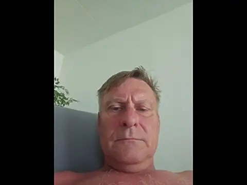 Snapshot of johnnym1 chatting on June 21, 2026, 7:47 am johnnym1 online show from June 21, 2026, 7:47 am