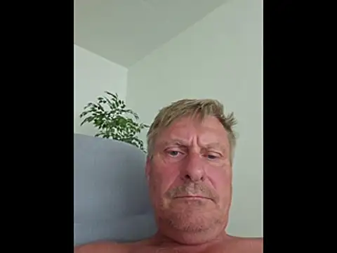 Snapshot of johnnym1 chatting on July 3, 2026, 1:17 pm johnnym1 online show from July 3, 2026, 1:17 pm