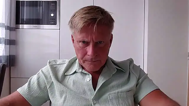 Snapshot of johnnym1 chatting on September 12, 2025, 1:55 pm johnnym1 online show from September 12, 2025, 1:55 pm