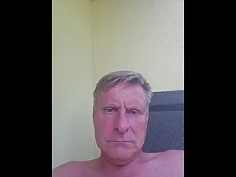 Snapshot of johnnym1 chatting on June 25, 2026, 2:33 pm johnnym1 online show from June 25, 2026, 2:33 pm
