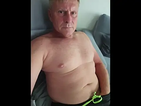 Snapshot of johnnym1 chatting on July 31, 2026, 4:04 pm johnnym1 online show from July 31, 2026, 4:04 pm