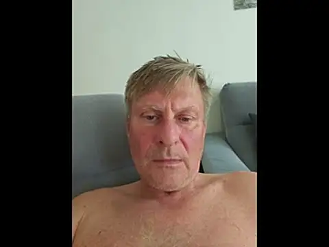 Snapshot of johnnym1 chatting on April 28, 2026, 2:32 pm johnnym1 online show from April 28, 2026, 2:32 pm