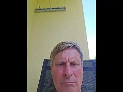Snapshot of johnnym1 chatting on May 26, 2026, 12:25 pm johnnym1 online show from May 26, 2026, 12:25 pm