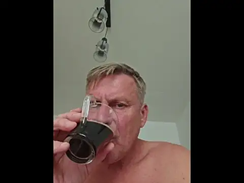 Snapshot of johnnym1 chatting on July 27, 2026, 2:35 pm johnnym1 online show from July 27, 2026, 2:35 pm