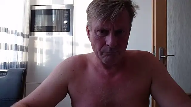 Snapshot of johnnym1 chatting on October 20, 2025, 3:23 pm johnnym1 online show from October 20, 2025, 3:23 pm