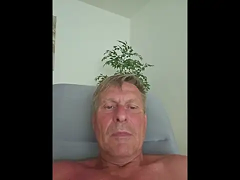 Snapshot of johnnym1 chatting on June 22, 2026, 1:52 pm johnnym1 online show from June 22, 2026, 1:52 pm