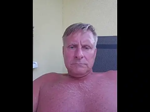 Snapshot of johnnym1 chatting on August 9, 2026, 4:02 pm johnnym1 online show from August 9, 2026, 4:02 pm