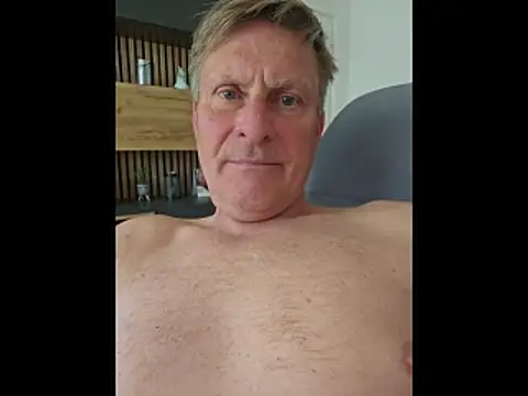 johnnym1 online show from April 22, 2026, 1:40 pm