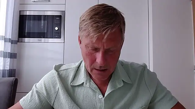 Snapshot of johnnym1 chatting on September 25, 2025, 10:43 am johnnym1 online show from September 25, 2025, 10:43 am