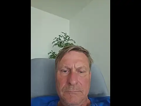 Snapshot of johnnym1 chatting on May 24, 2026, 9:20 am johnnym1 online show from May 24, 2026, 9:20 am
