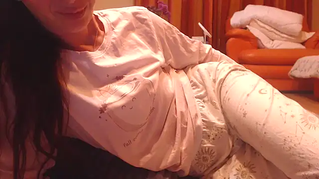 Snapshot of LovelyAndraGirl chatting on October 23, 2025, 6:50 pm LovelyAndraGirl online show from October 23, 2025, 6:50 pm