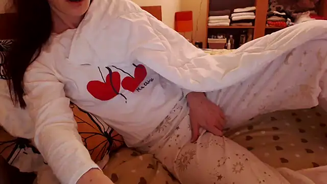 LovelyAndraGirl online show from July 24, 2026, 4:36 pm