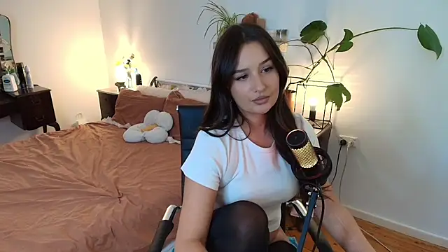 Snapshot of Lenas_Room chatting on March 8, 2026, 7:22 am Lenas Room online show from March 8, 2026, 7:22 am