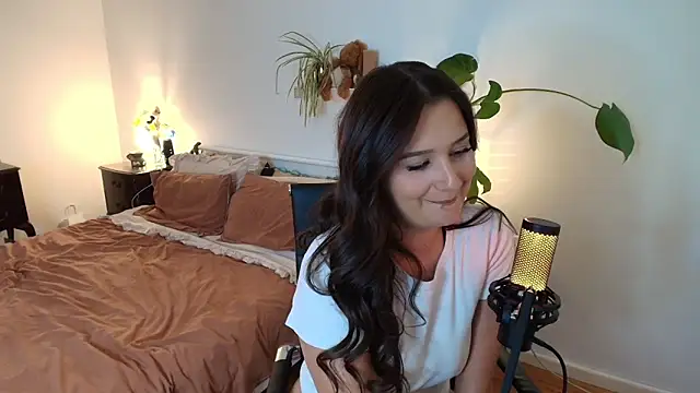 Snapshot of Lenas_Room chatting on March 14, 2026, 7:47 am Lenas Room online show from March 14, 2026, 7:47 am