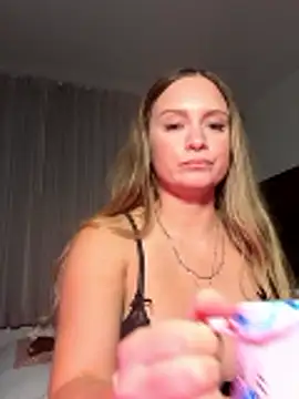 Snapshot of Sophie_Raegan chatting on January 11, 2026, 2:02 pm Sophie Raegan online show from January 11, 2026, 2:02 pm