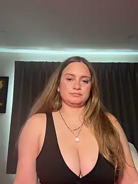 Snapshot of Sophie_Raegan chatting on February 19, 2026, 9:23 pm Sophie Raegan online show from February 19, 2026, 9:23 pm