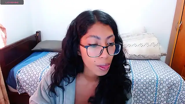 sofia rosse4 online show from January 13, 2026, 12:31 pm