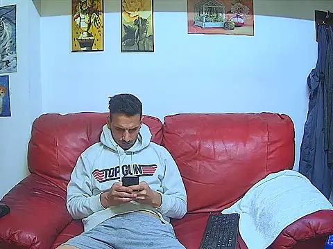 Snapshot of GiorgieUps chatting on October 7, 2025, 10:22 pm GiorgieUps online show from October 7, 2025, 10:22 pm