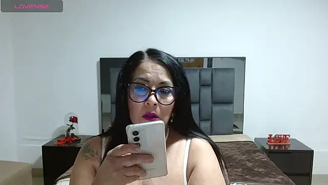 Snapshot of lindaesmeralda chatting on July 11, 2026, 11:21 am lindaesmeralda online show from July 11, 2026, 11:21 am