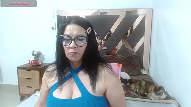 lindaesmeralda online show from April 7, 2026, 10:28 am